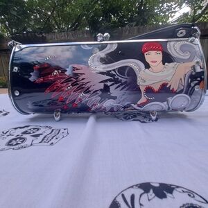 Littlearth hardcase purse